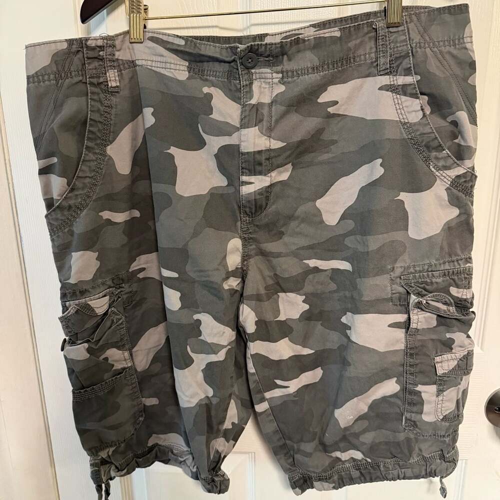 Faded Glory Men's Gray Camo Cargo Shorts Size 40